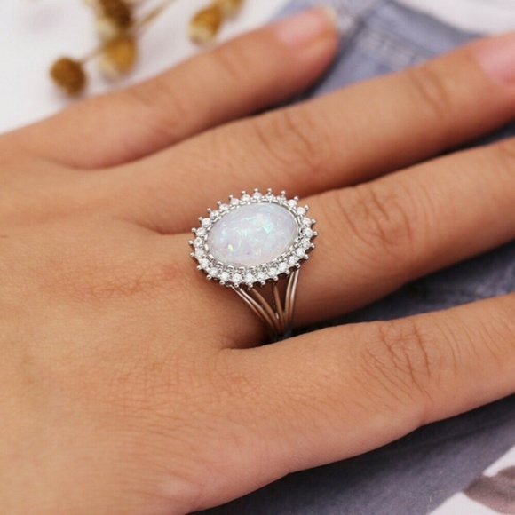 Elegant Oval Cut Opal 925 Silver Wedding Ring New